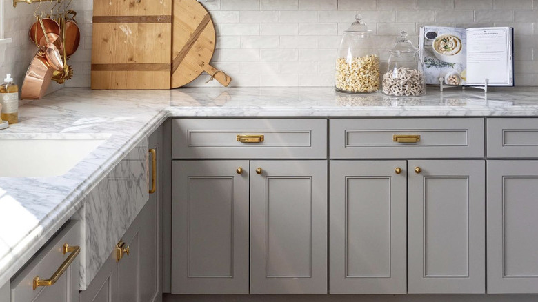 This apron front sink is personalized to match the kitchen countertops, creating an effortless flow between counter and sink.