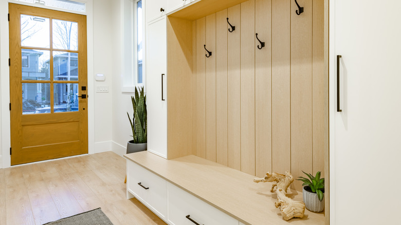 Large bench seat in a cabinet