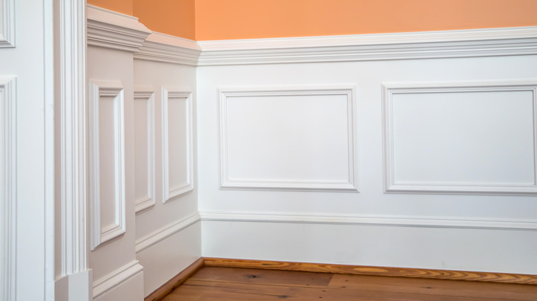 Chair rail molding in home