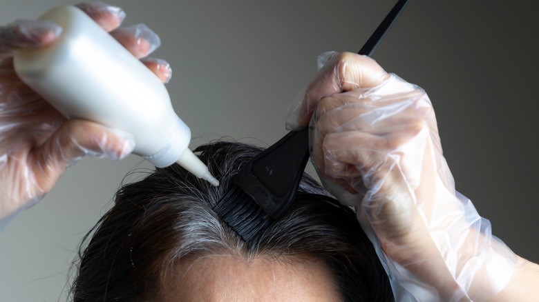 woman dyeing her hair