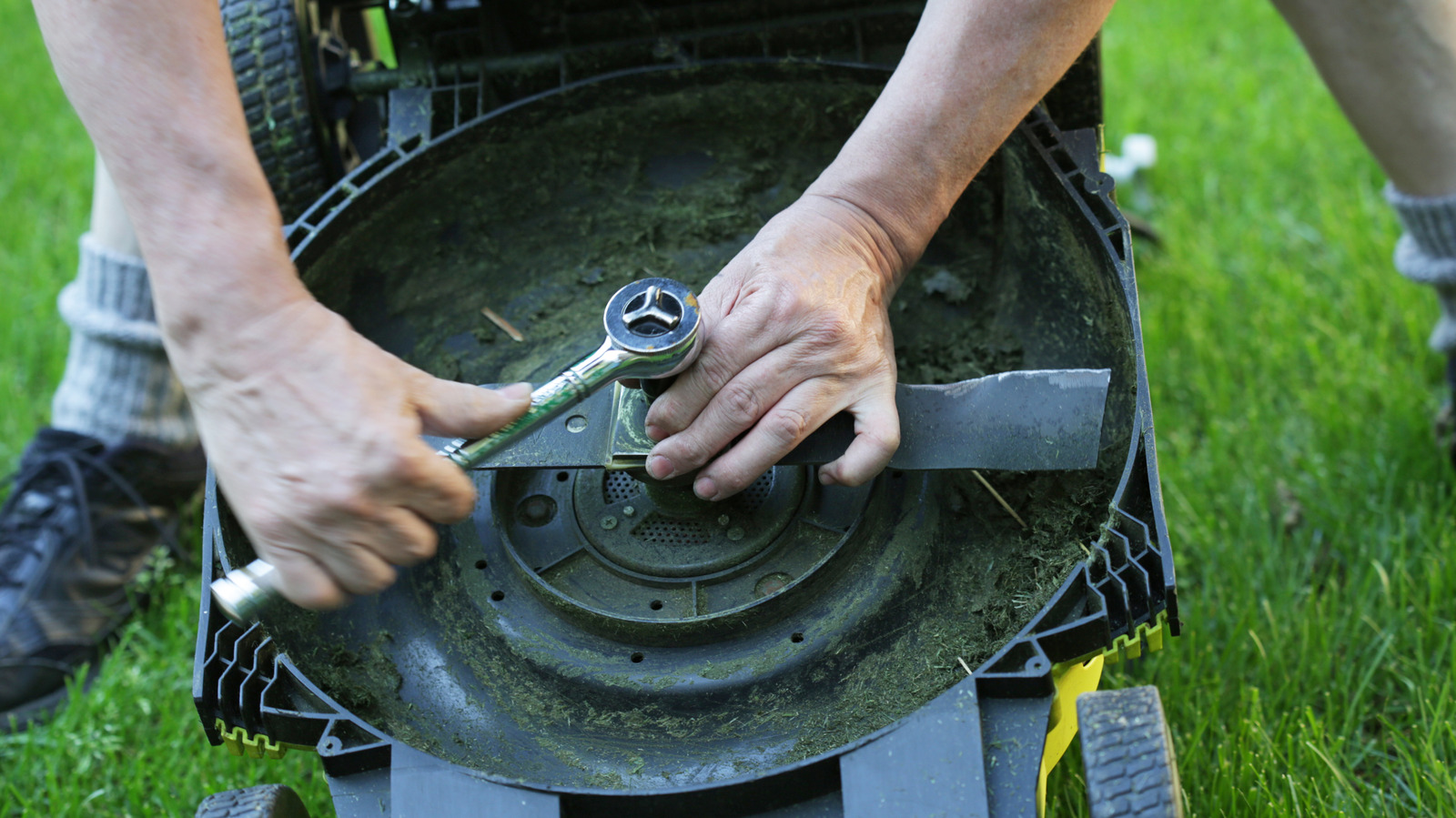 How To Easily Sharpen Lawn Mower Blades With A Kitchen Tool You Probably Have