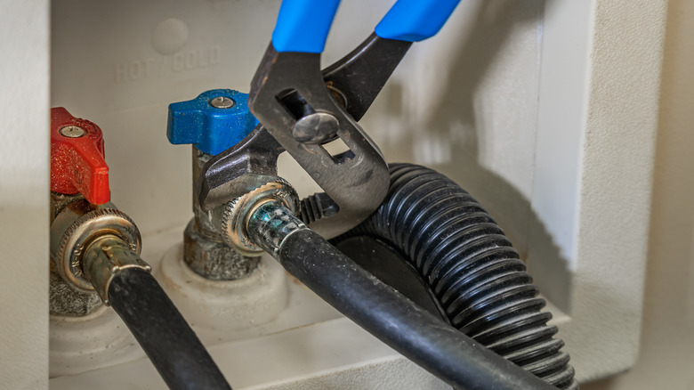 Tightening a water supply line