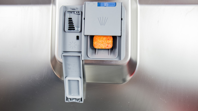 Dishwasher detergent dispenser 