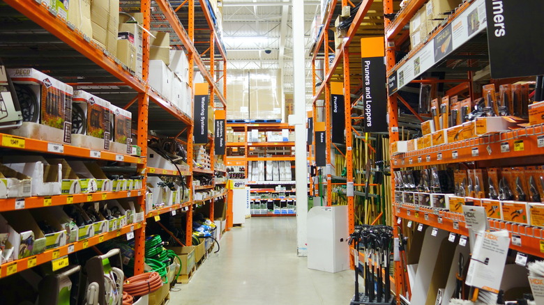 Home Depot aisleway 