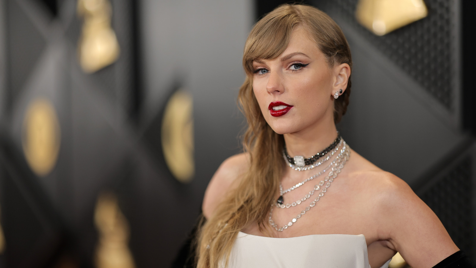 How To Get The Look Of Taylor Swift's Stunning Outdoor Living Space On