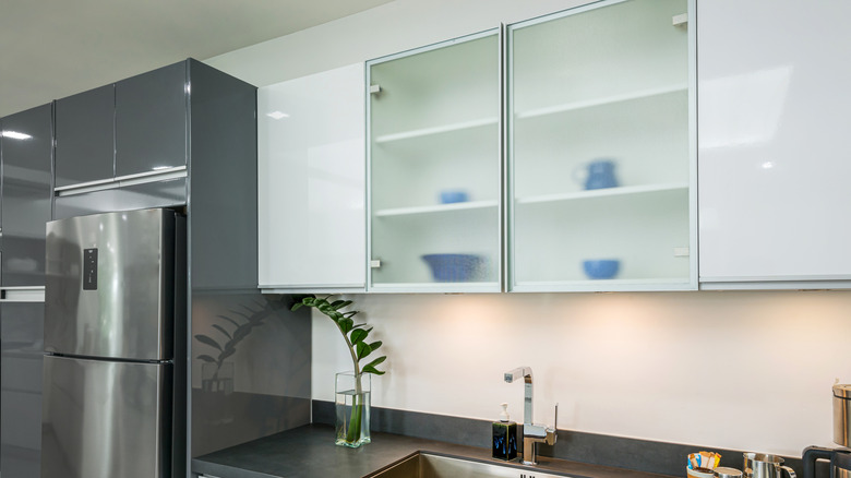 glass front on white cabinets