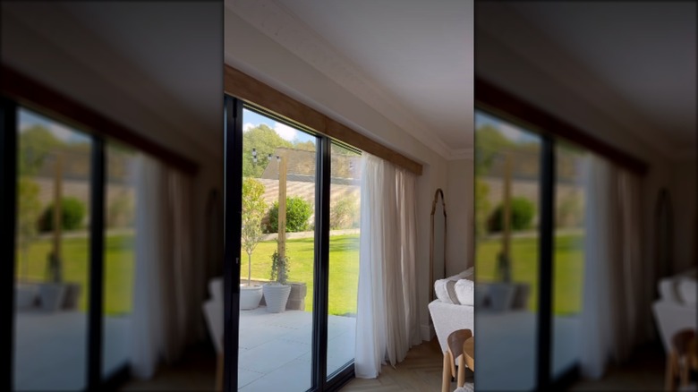 A screenshot of a faux wooden beam pelmet
