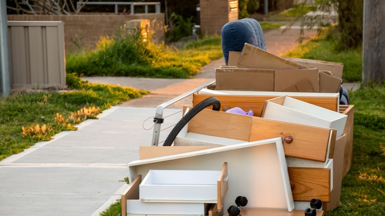 Clutter outside home