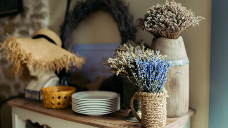 Lavender girl decor elements