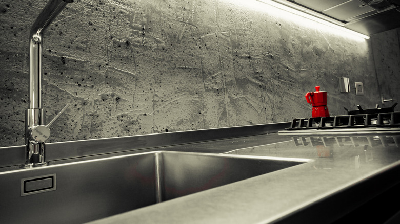 A kitchen countertop area in grey microcement