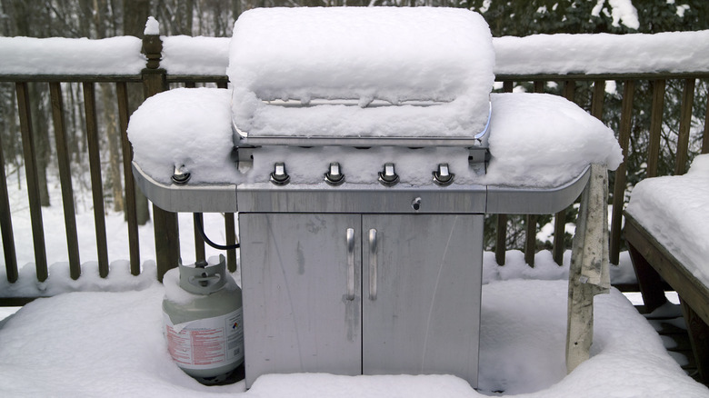 grill outside during winter