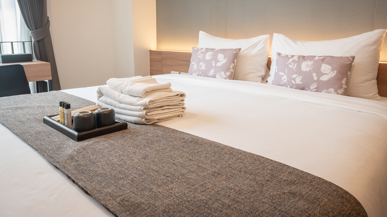 bed scarf on bed 