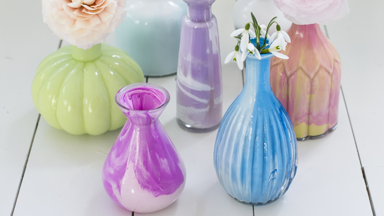 How To Make A DIY Marbled Vase For Chic Home Decor With An Artistic Touch