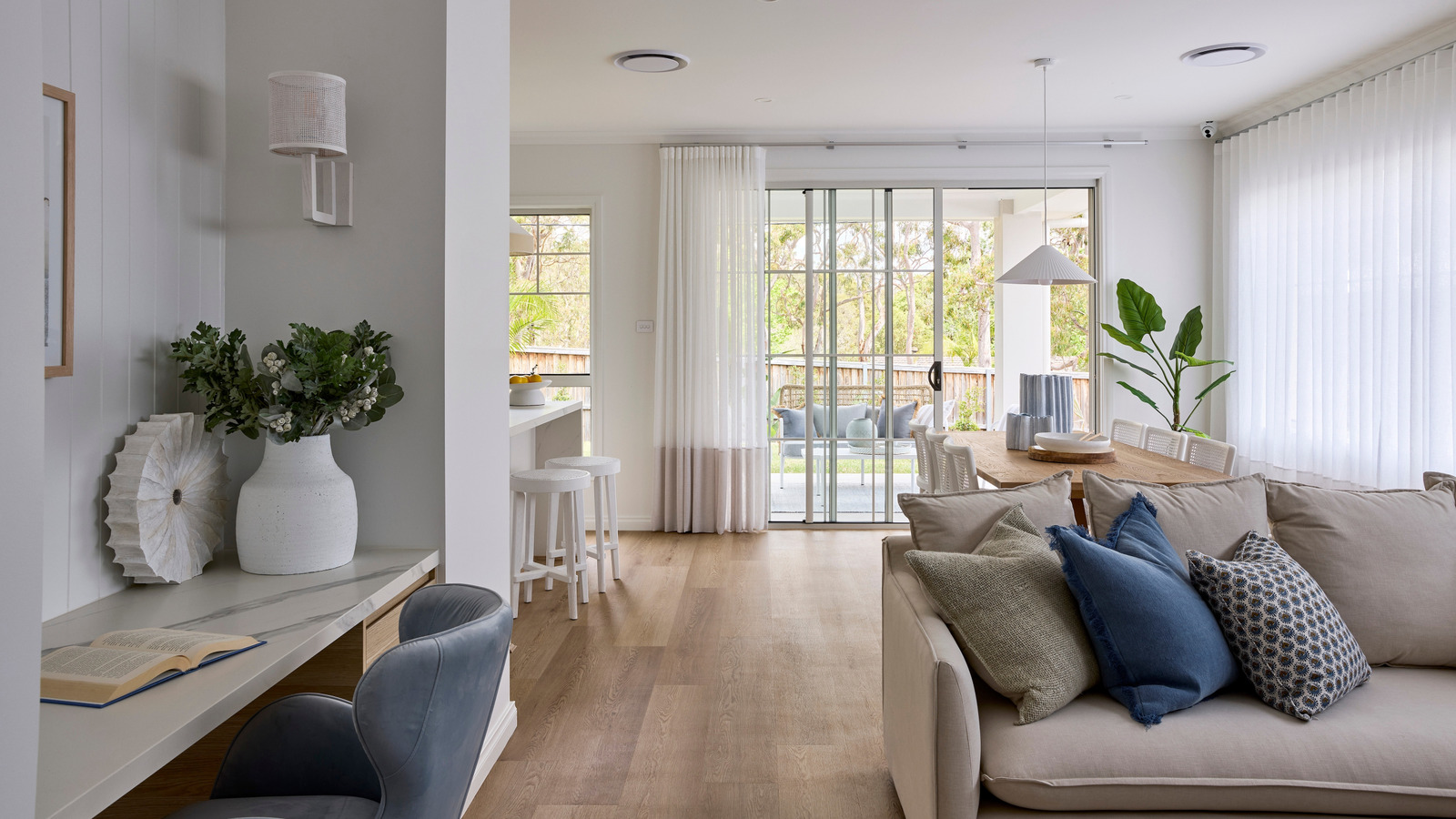 How To Make A Small Alcove Feel Like An Entire Home Office - House Digest