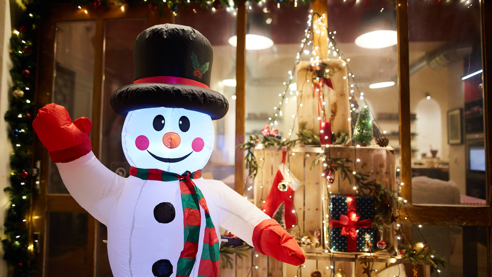 How To Make Sure Your Holiday Lawn Inflatables Stay Fresh Year After Year