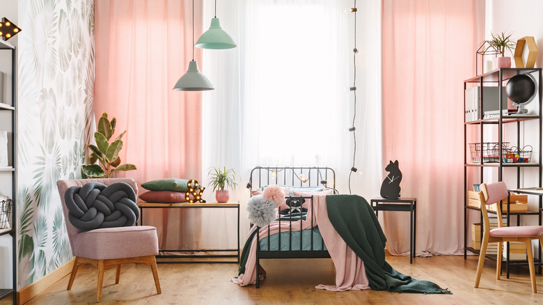 Layered window drapes