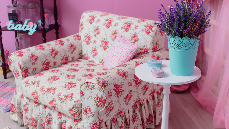 floral print chair and table