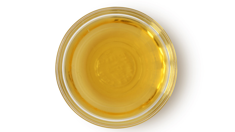 cider vinegar in bowl