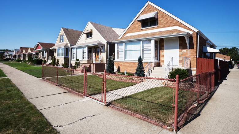 Short chain link fence around a front yard