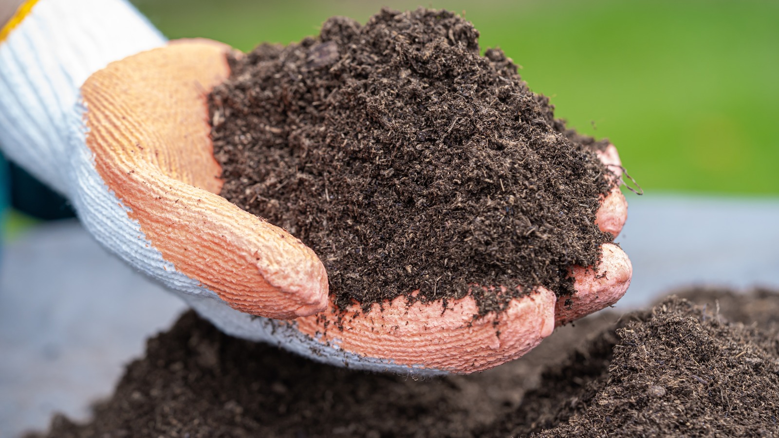 How To Properly Store Topsoil At The End Of The Gardening Season