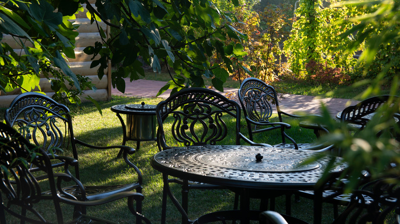 iron outdoor furniture
