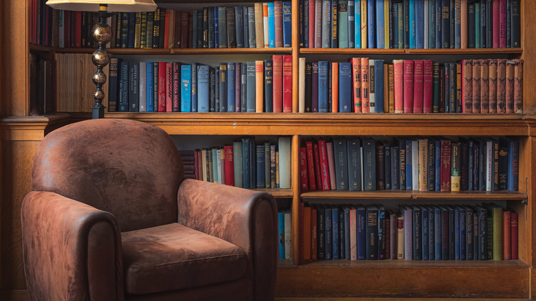 old-fashioned reading nook