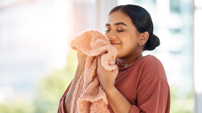 woman with sherpa blanket