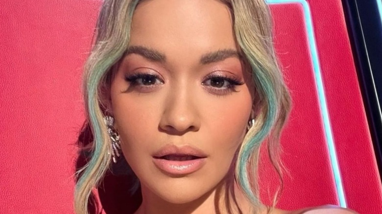 How To Steal Rita Ora's Vintage And Artistic Home Style