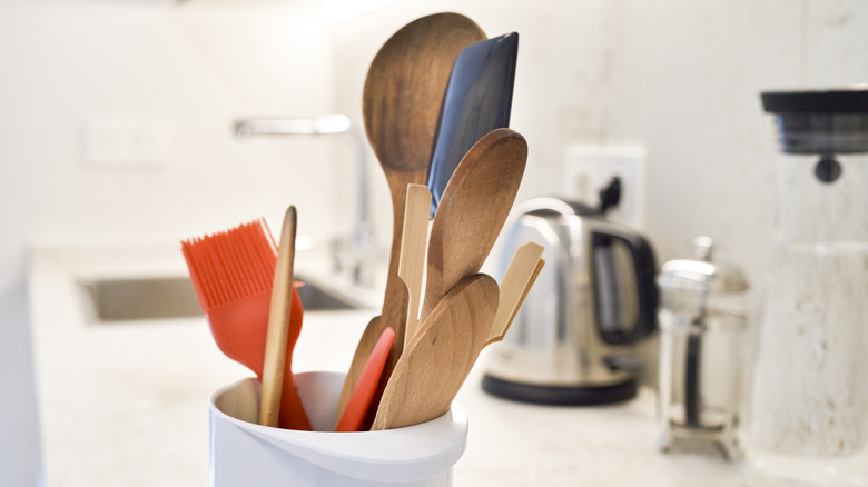 Kitchen utensils in a jug on a kitchen counter