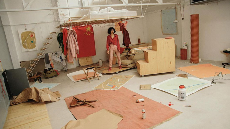 artist with a loft bed 