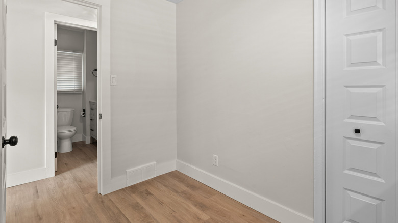 An akward empty corner in a room