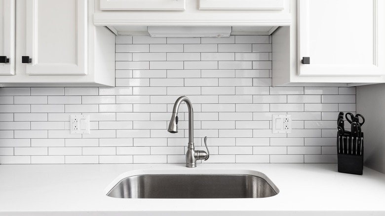 White backsplash tile