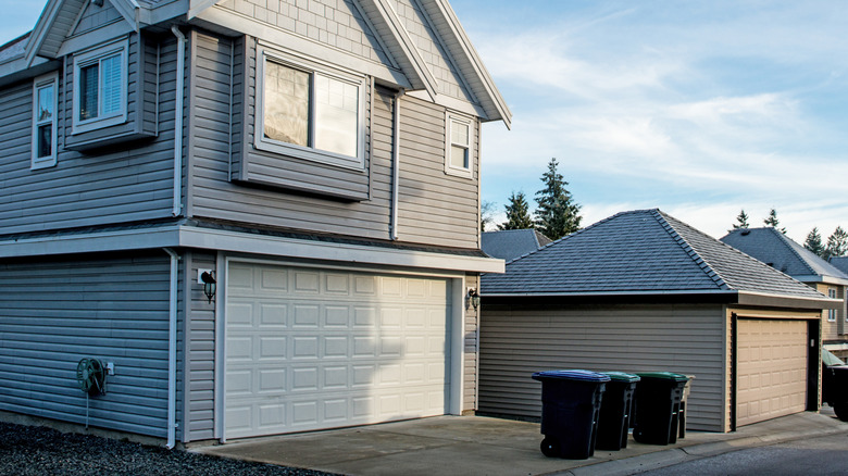 House with rooms above the garage