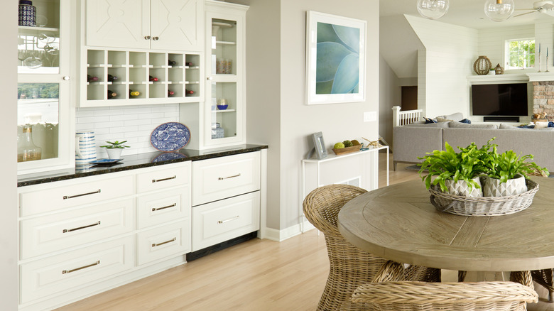 Breakfast nook with wine bar