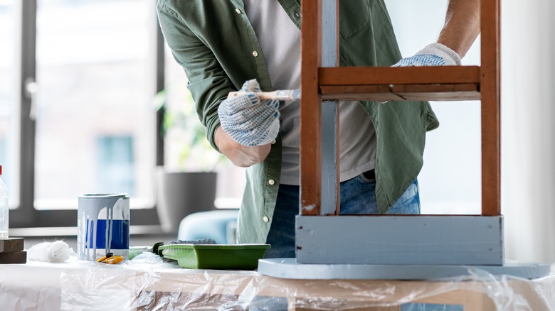 painting wooden furniture blue