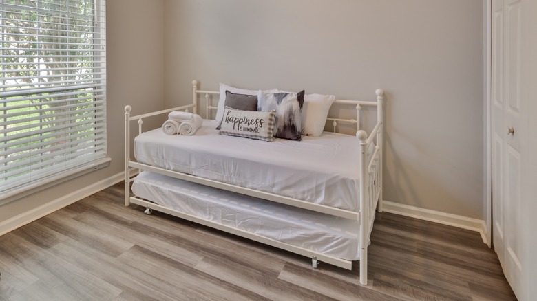 daybed in bedroom with pillows