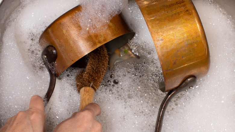 cleaning copper pots