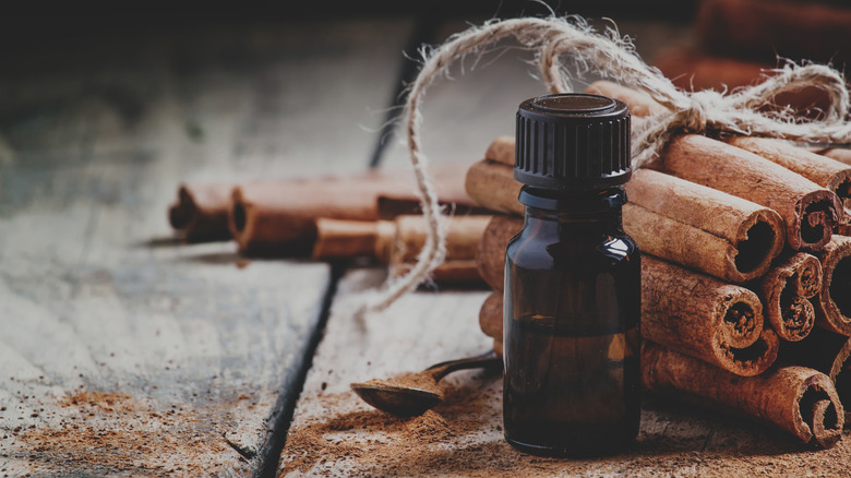 Cinnamon oil and sticks