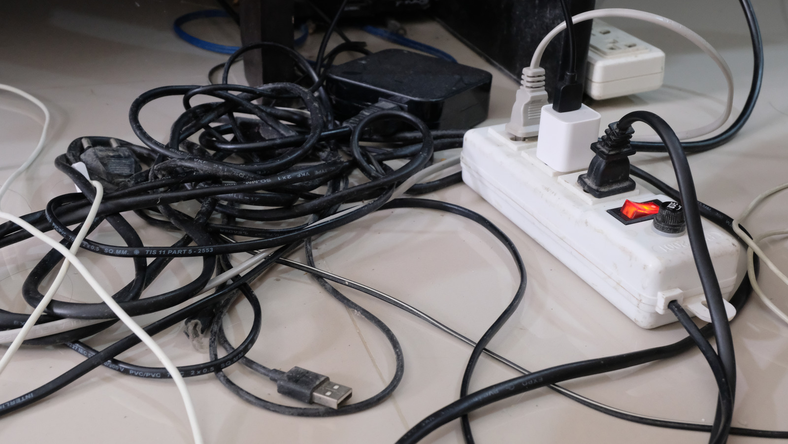 How To Use Command Hooks To Hide Your Tangled Mess Of Cables