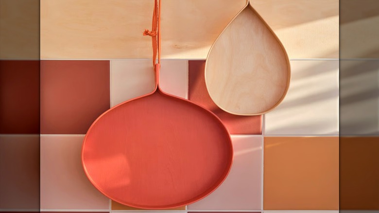 OMMJÄNGE trays hanging from the wall