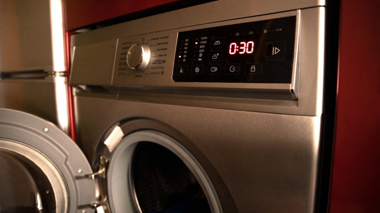 A washing machine panel with a digital countdown timer set to 30 minutes.