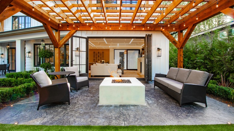 Modern outdoor patio 