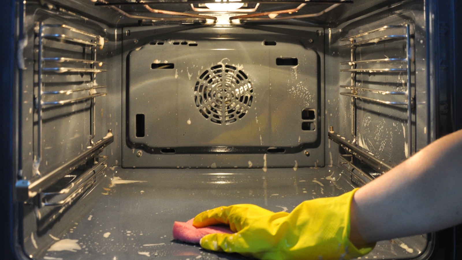 How You Really Should Be Cleaning Your Oven