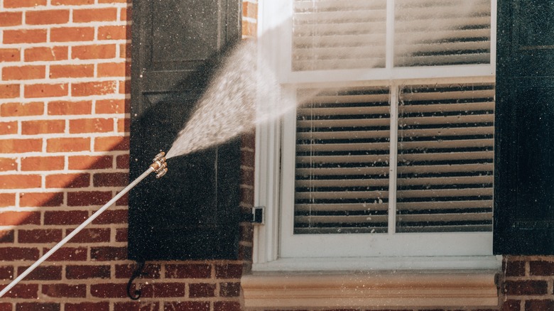 pressure washer on window