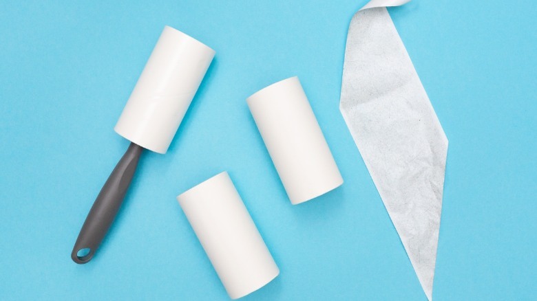Lint roller and replaceable barrels 