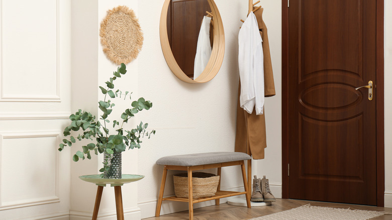 hallway bench under mirror