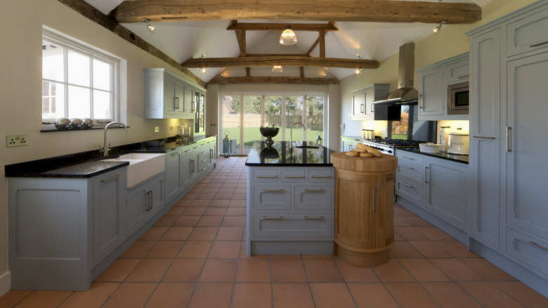 terracotta floors kitchen