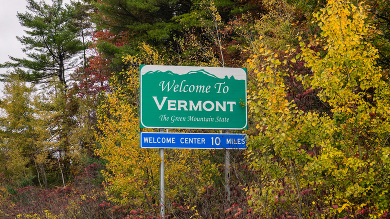 Green Welcome to Vermont sign