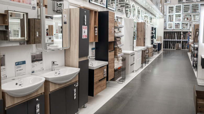A store filled with different types of bathroom decor