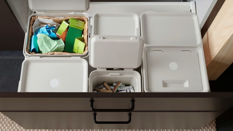 IKEA HÅLLBAR Bin with lid in drawer